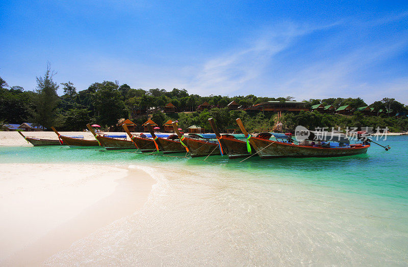 美丽的绿松石海滩在安达曼海在Koh Lipe，泰国
